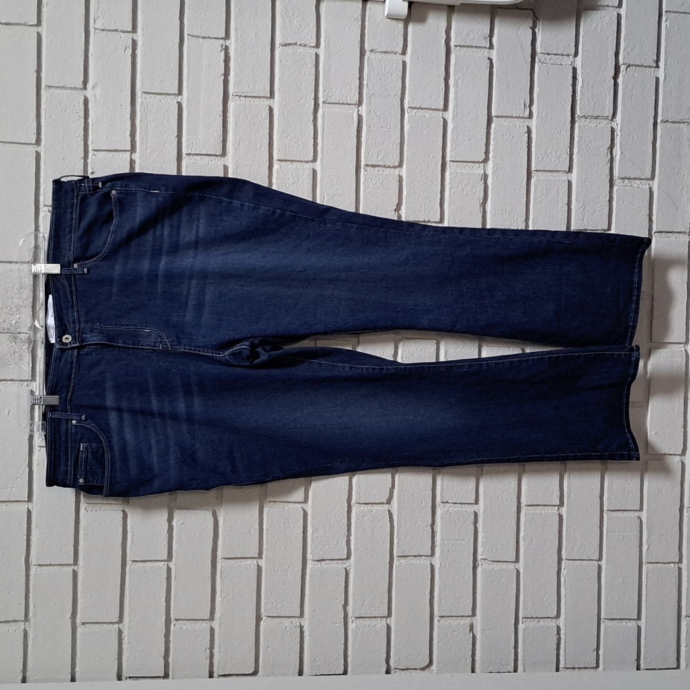 Signature Levi's Mid-Rise Bootcut Denim Blue Jeans. Size 24M NWOT